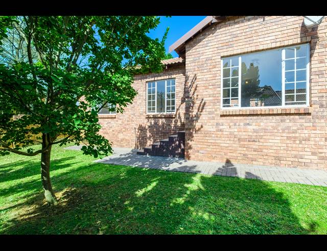 3 BEDROOM TOWNHOUSE FOR SALE IN SUNDOWNER